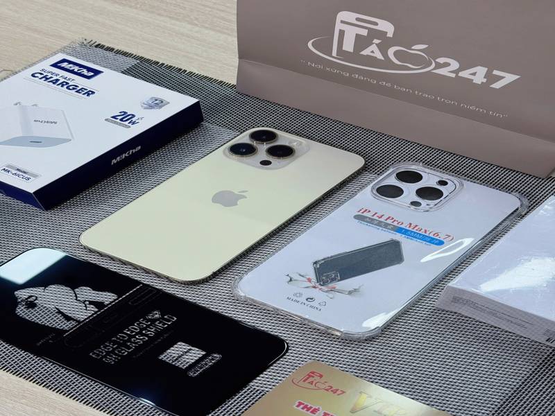 iPhone mới Đà Nẵng trưng bày tại cửa hàng Táo 247, nhiều mẫu mã đa dạng và đầy đủ phụ kiện.