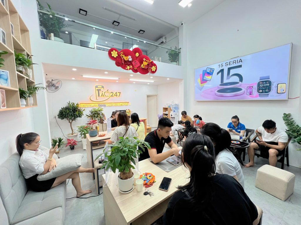 iphone-cu-da-nang-tao-247 (3505) Không gian cửa hàng Táo 247 Đà Nẵng – nơi mua iPhone cũ trả góp uy tín, đông khách tin tưởng