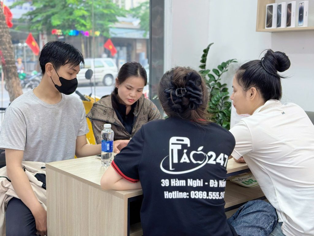 iphone-cu-uy-tin-da-nang-tao-247 (1217) Khách hàng được tư vấn mua iPhone cũ uy tín tại Táo 247 Đà Nẵng