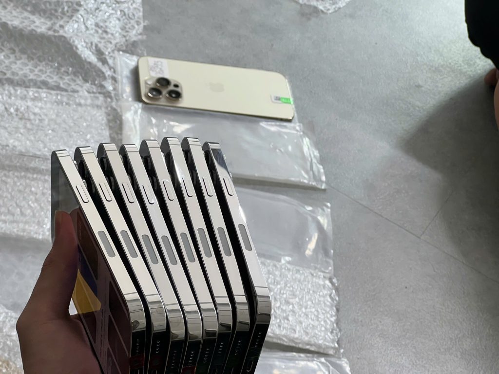 Hình ảnh iPhone chính hãng được kiểm tra kỹ tại Táo 247 iPhone Đà Nẵng