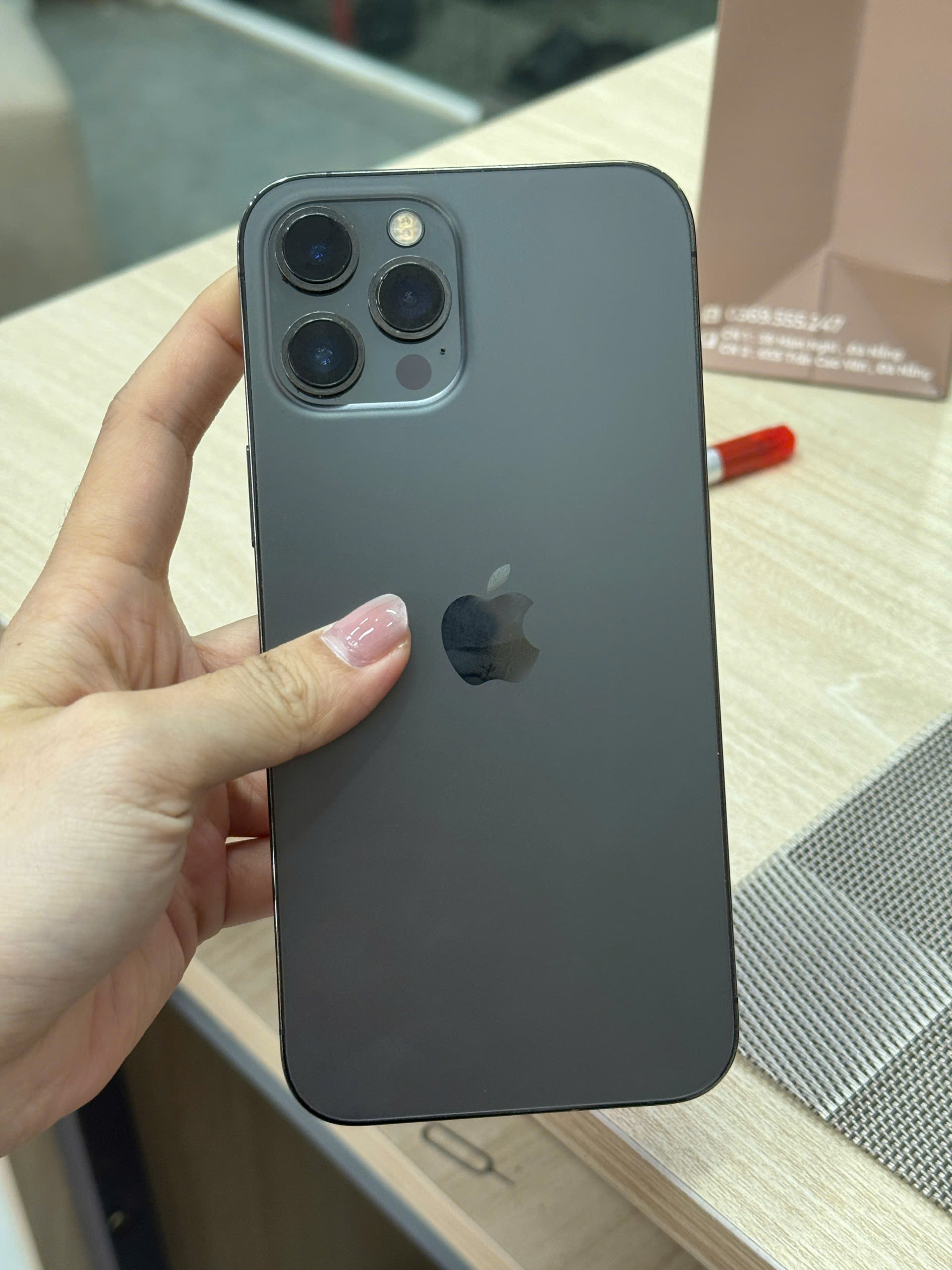 Hình ảnh thực tế iPhone 99% tại Táo 247 Đà Nẵng – máy zin nguyên bản, không trầy xước