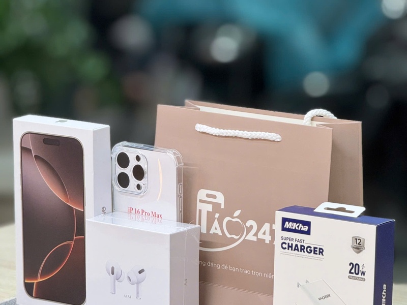 Hộp iPhone 16 Pro Max và quà tặng khi mua iPhone góp không lãi tại Táo 247 Đà Nẵng
