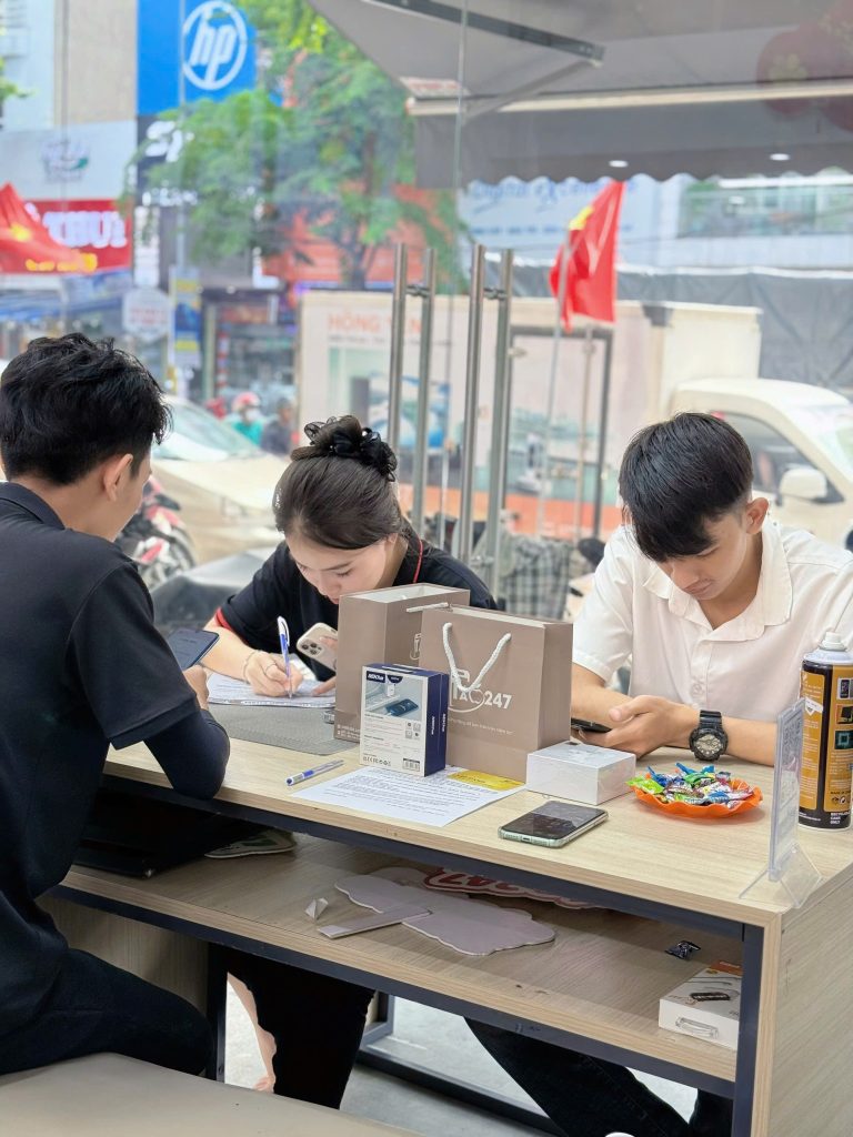 Khách hàng mua iPhone cũ chính hãng tại Táo 247 Đà Nẵng – Giao dịch minh bạch, bảo hành rõ ràng

