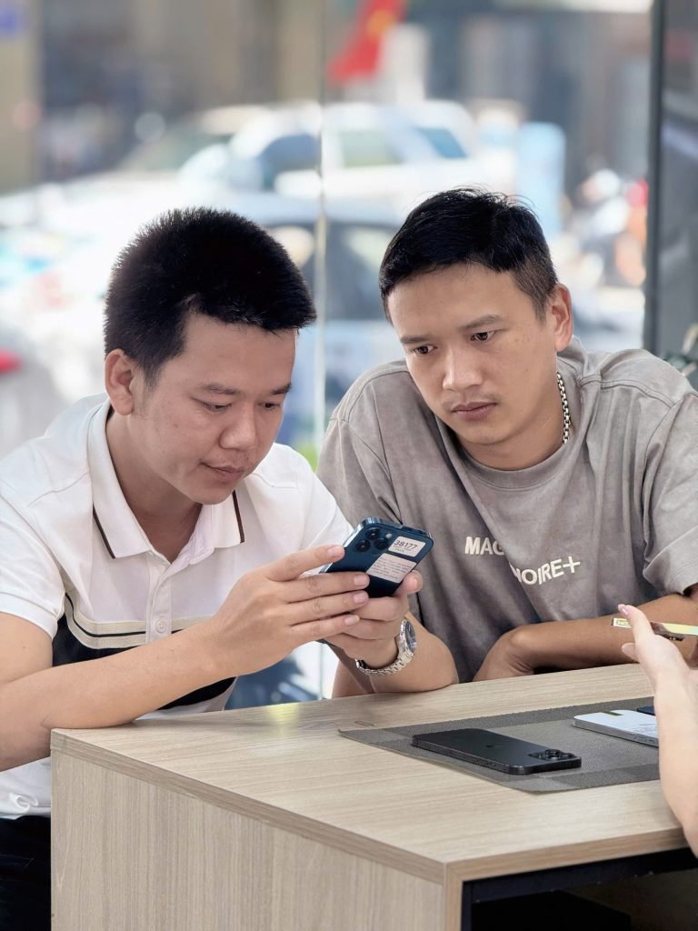 Tư vấn kiểm tra iPhone cũ trả góp tại Táo 247 Đà Nẵng
