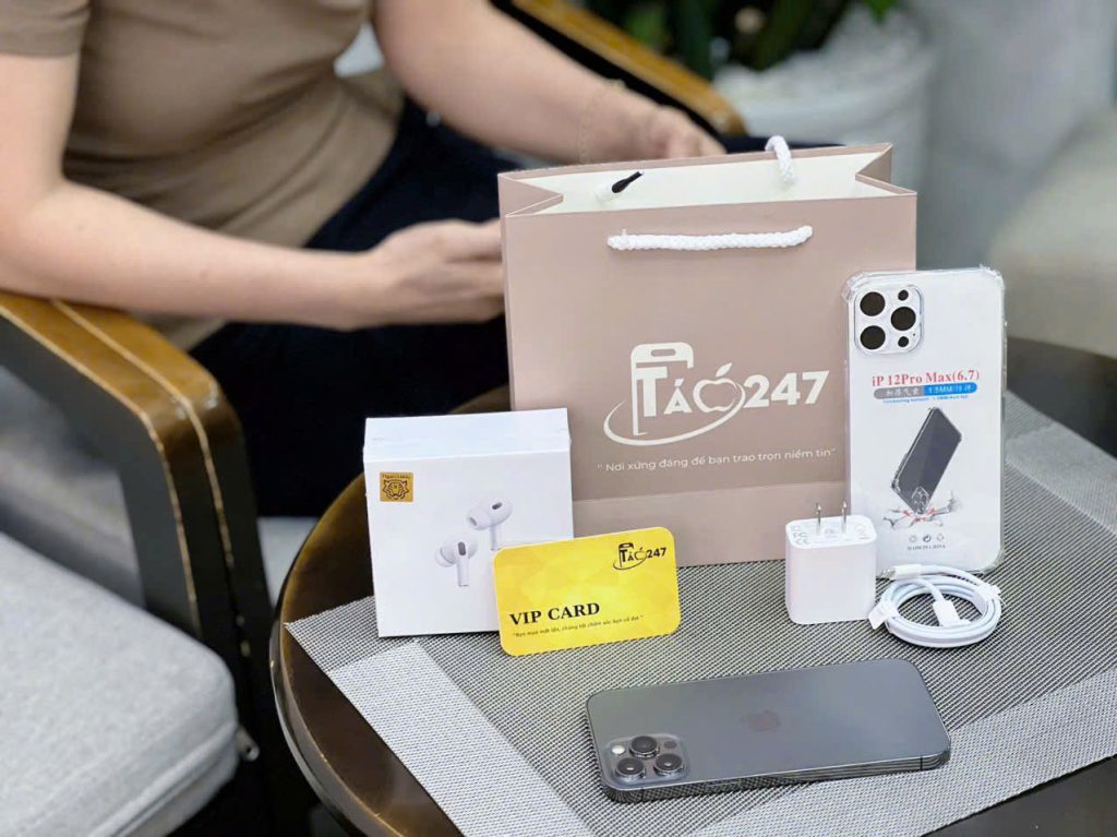 Quà tặng kèm khi mua iPhone cũ tại Táo 247 Đà Nẵng – tặng sạc nhanh, tai nghe, VIP card và ốp lưng miễn phí
