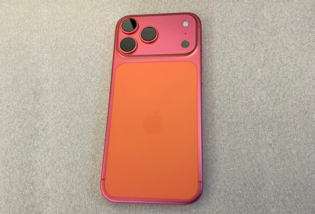 iPhone 17 Pro Max màu cam chuyển hồng nhẹ sau thời gian sử dụng tại Đà Nẵng