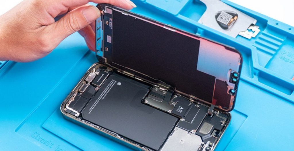 Thay pin iPhone Đà Nẵng chính hãng tại Táo 247 – kỹ thuật viên tay nghề cao, thao tác chuẩn Apple.