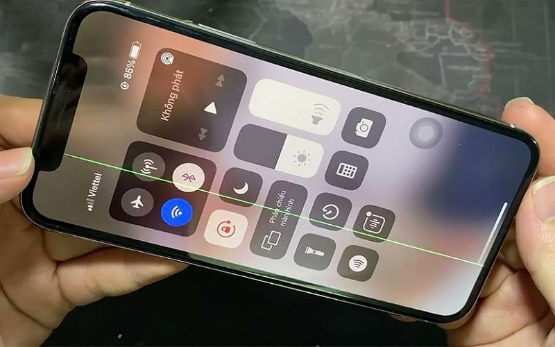 Màn hình iPhone bị sọc cần được sửa chữa Táo 247 Đà Nẵng